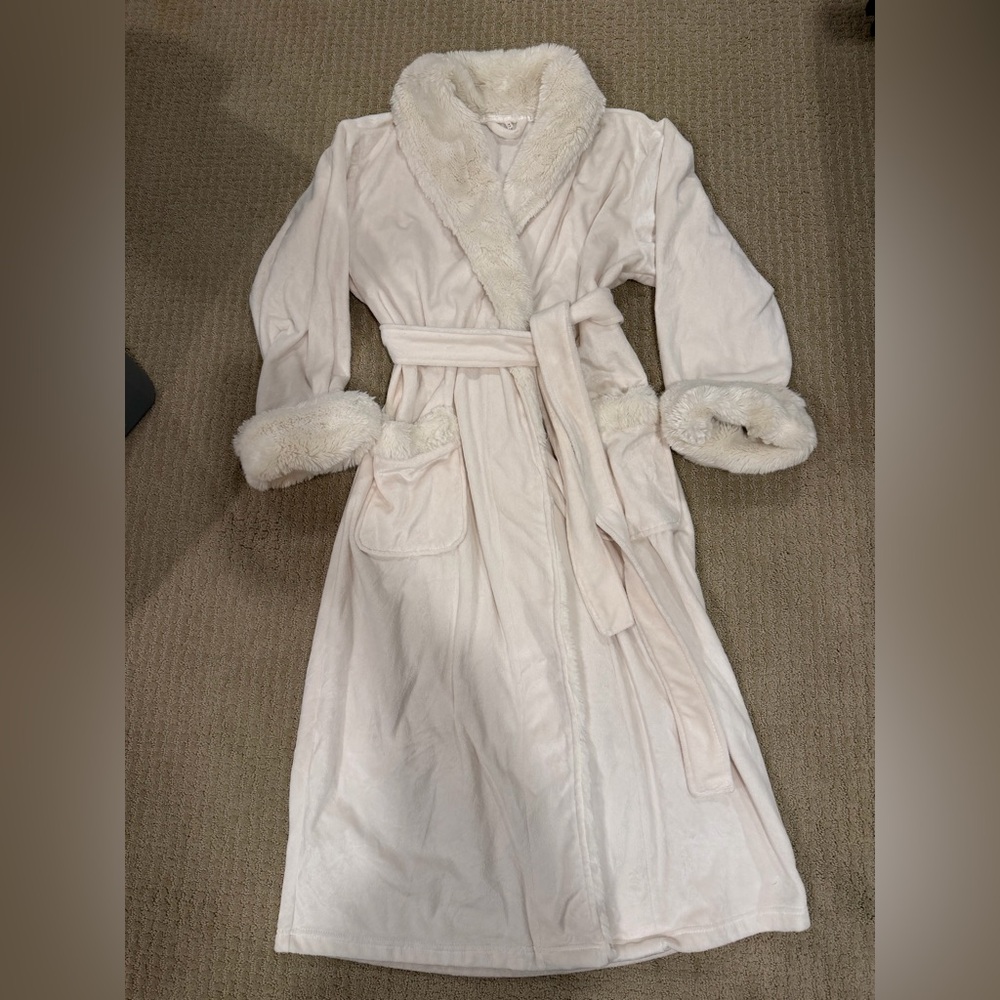 Pottery Barn faux fur robe sz M